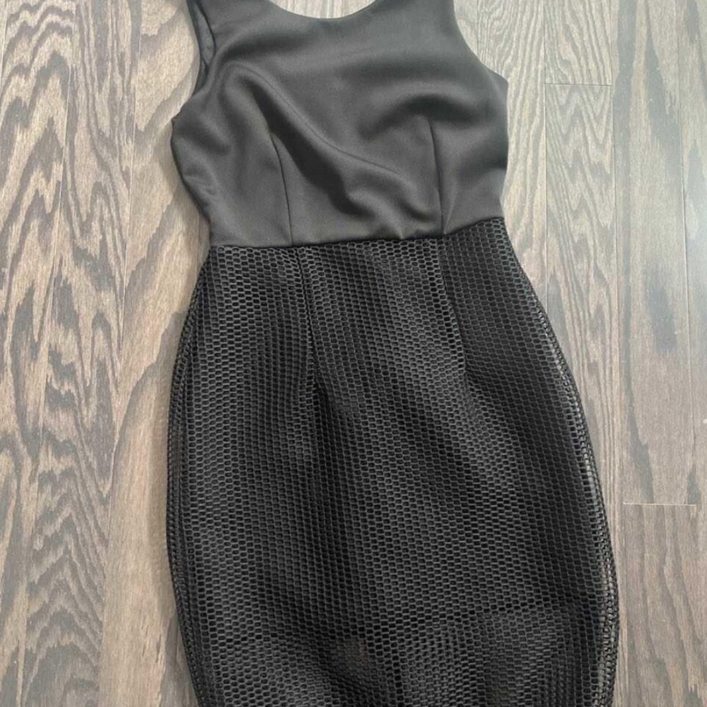 Elegant Black Sleeveless Dress